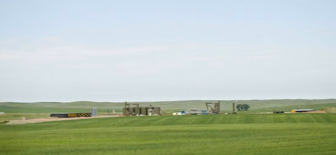 Near Arnegard · Installation of pumping equipment, 2013
